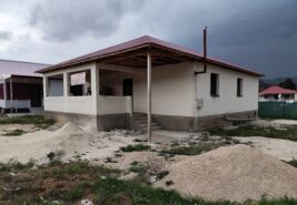 GÖLLER DE SATILIK YAYLA EVİ